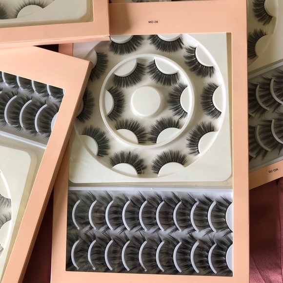 False Eyelashes Strip 18 Pairs BNIB ($99 Value) 😍 - Picture 2 of 3